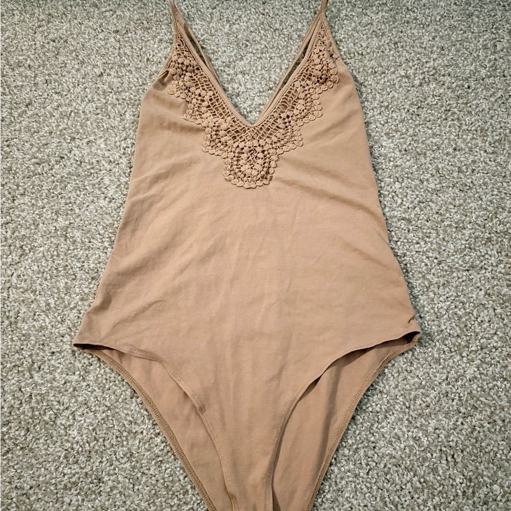✨3 for $25✨ Kendall & Kylie Beige Bodysuit